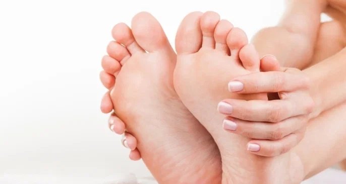 Dor nos dedos dos pés: veja 12 causas mais comuns e como aliviar - Imagem do artigo