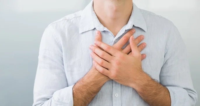 Dor no lado direito do peito: 10 motivos frequentes e orientações para agir - Imagem do artigo