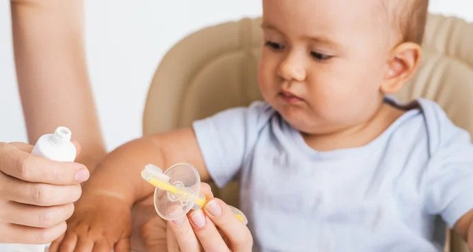 Escovação do bebê deve começar com o primeiro dente, orienta Associação Brasileira de Odontologia - Imagem do artigo
