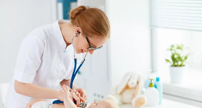 Infecção por vírus sincicial respiratório exige atenção redobrada em bebês, crianças e idosos - Imagem do artigo