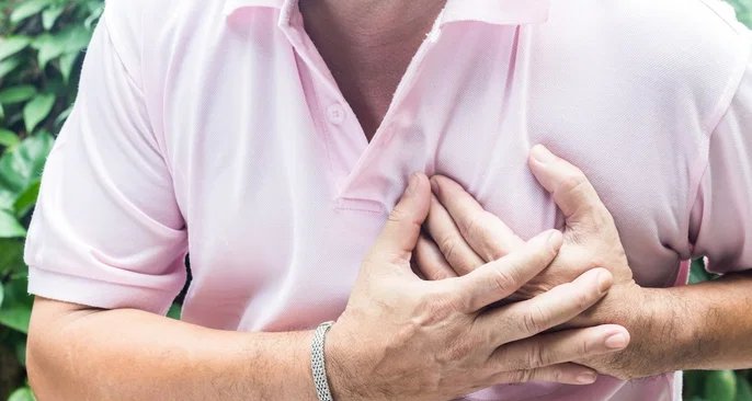 Dor no peito esquerdo pode indicar desde gases até infarto; veja 6 causas e quando buscar ajuda - Imagem do artigo