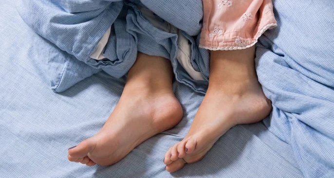 Síndrome das pernas inquietas provoca movimentos involuntários e atrapalha o sono; saiba identificar e tratar - Imagem do artigo